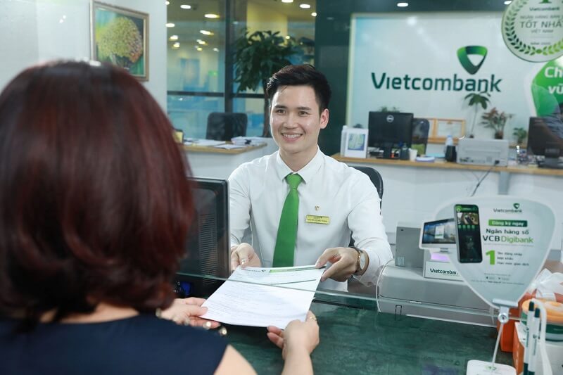 Sinh viên có thể nộp học phí trực tiếp tại ngân hàng Vietcombank