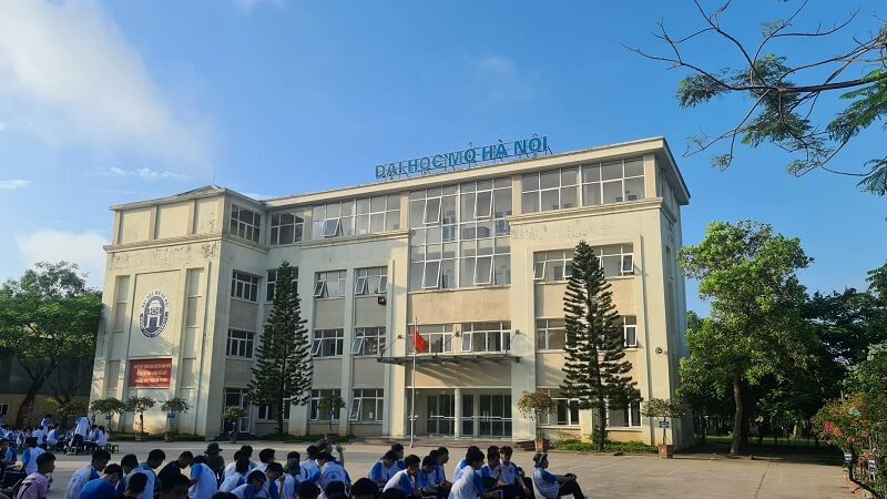 Khuôn viên rộng lớn của trường Đại học Mở Hà Nội 
