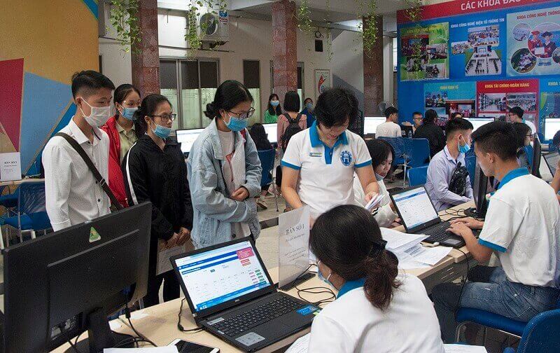 Sinh viên đăng ký xét tuyển tại trường Đại học Mở Hà Nội